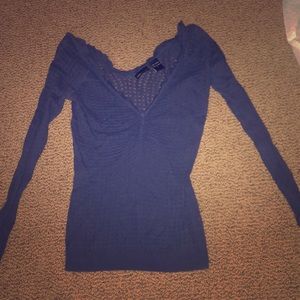 Wide shouldered long sleeve shirt